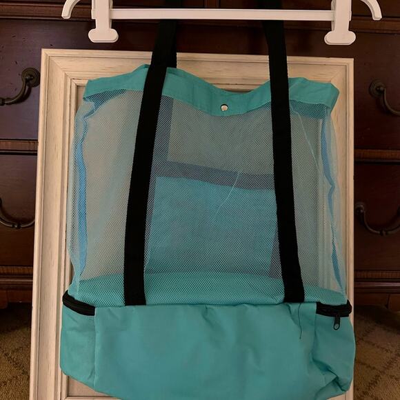 Blue mesh-beach  bag with bottom zipper cooler compartment NWOT OS - Picture 3 of 5